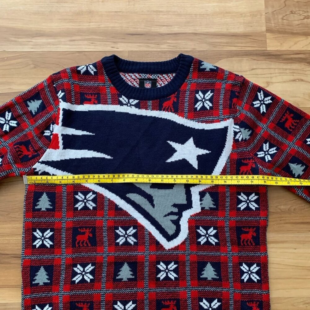 NFL New England Patriots Christmas Sweater Men’s Small Crew Neck Acrylic - Picture 4 of 11